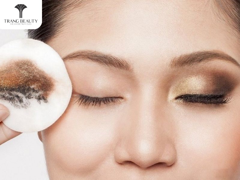 Vệ sinh mi trước khi nối