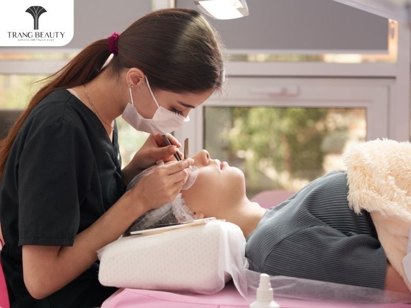 Nối mi vĩnh viễn là gì? Có hiệu quả trọn đời không? Chi phí bao nhiêu? 3 Bước 1: Thăm khám, tư vấn kiểu mi phù hợp