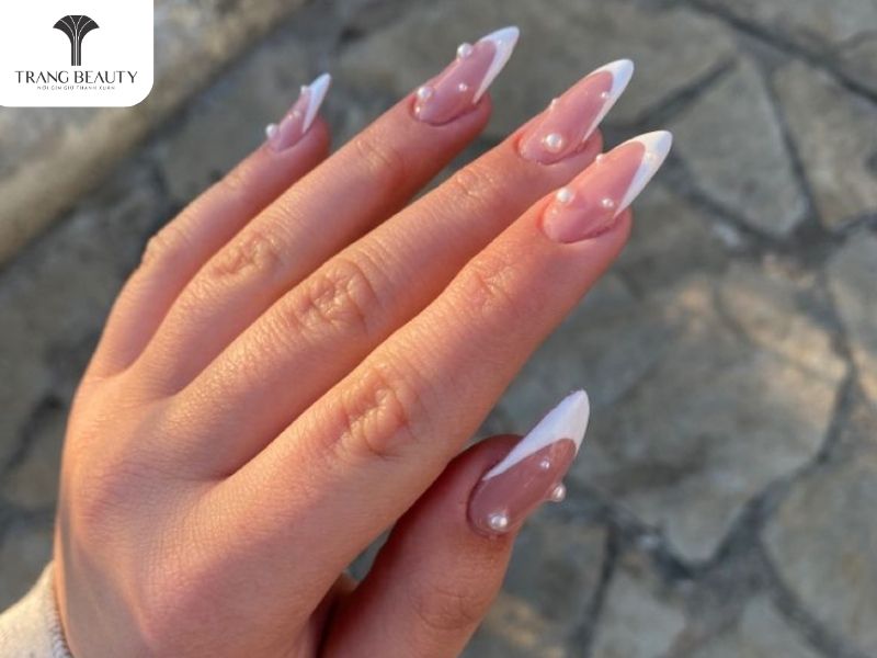Đính đá điệu đà cho mẫu nail móng dài 
