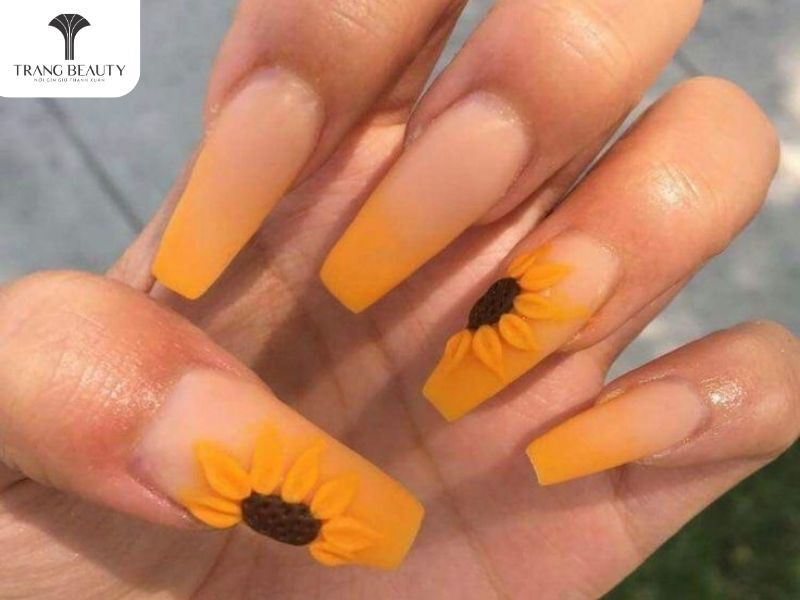 Mẫu nail dài đẹp màu vàng hướng dương 