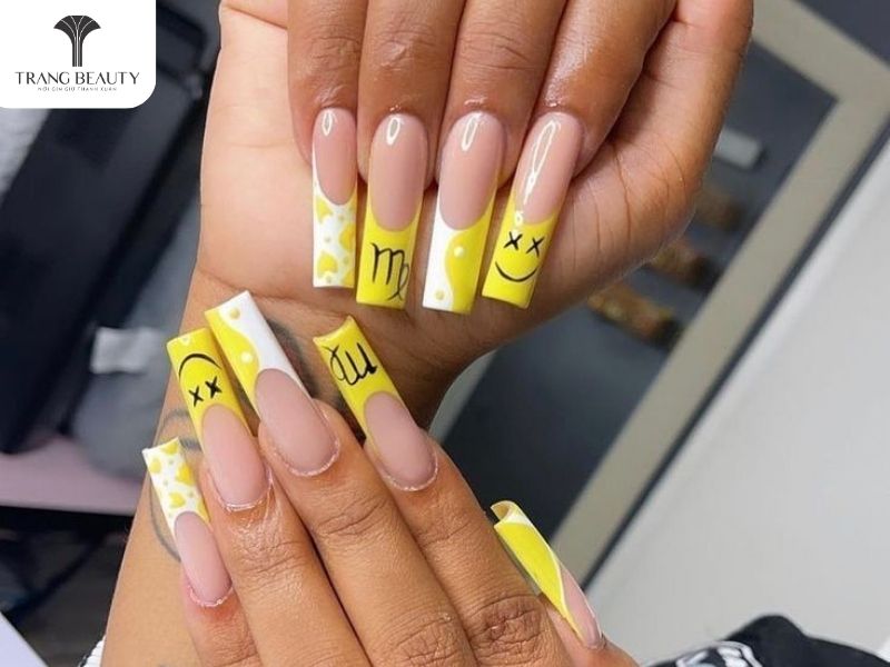 Mẫu nail đẹp cho móng dài màu vàng 