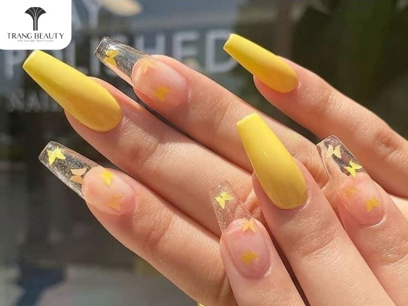 Mẫu nail đẹp cho móng dài màu vàng 