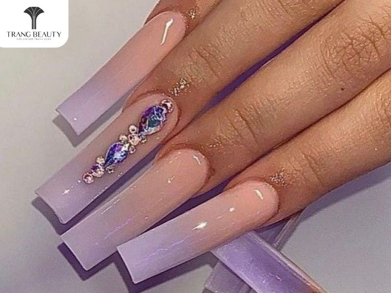 Mẫu nail đẹp cho móng tay dài màu tím duyên dáng
