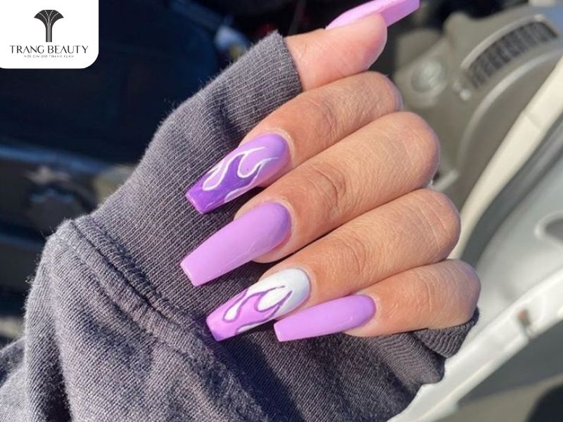 Mẫu nail đẹp cho móng tay dài màu tím duyên dáng