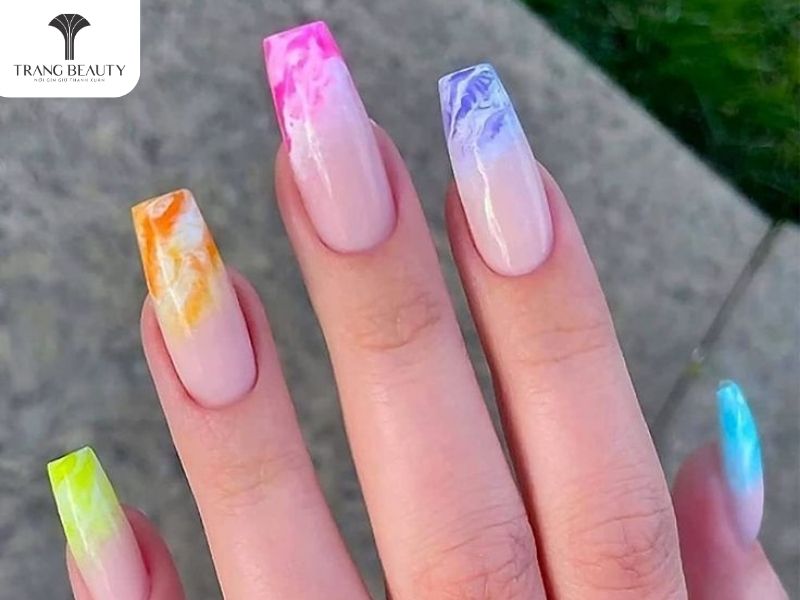 Mẫu nail đẹp cho móng tay dài nhiều màu sắc