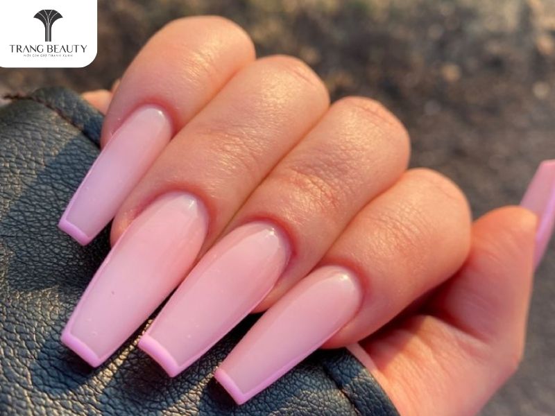Mẫu nail đẹp màu hồng ngọt cho móng dài