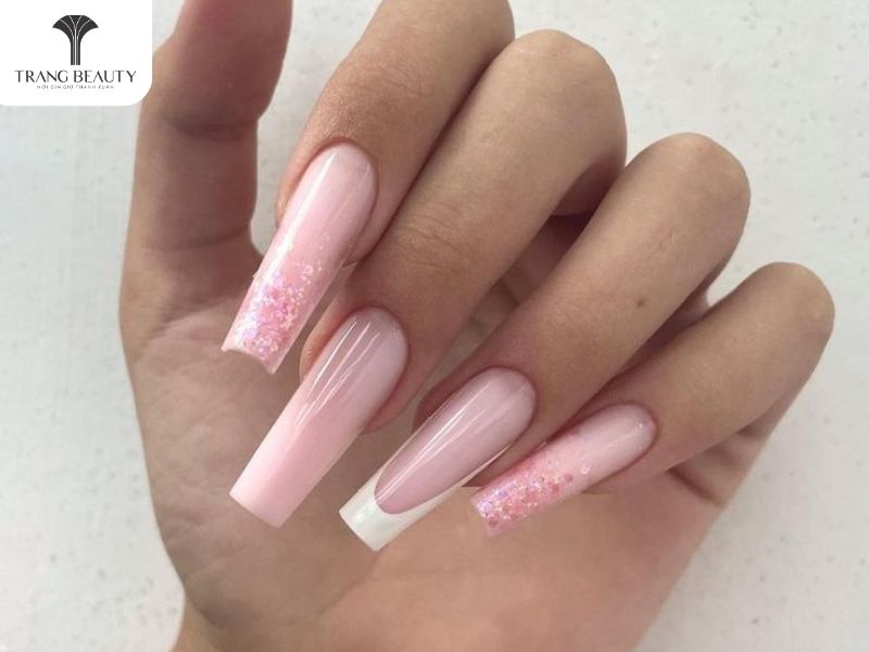 Mẫu nail đính kim tuyến dành cho móng dài 