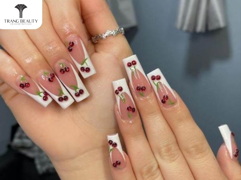Mẫu nail họa tiết trái cây mới lạ cho móng dài
