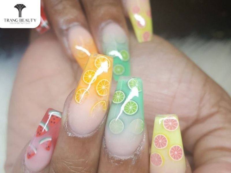 Mẫu nail họa tiết trái cây mới lạ cho móng dài