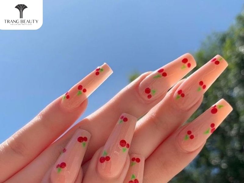 Mẫu nail họa tiết trái cây mới lạ cho móng dài