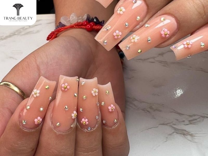 Nail cho móng dài họa tiết hoa nổi 3D