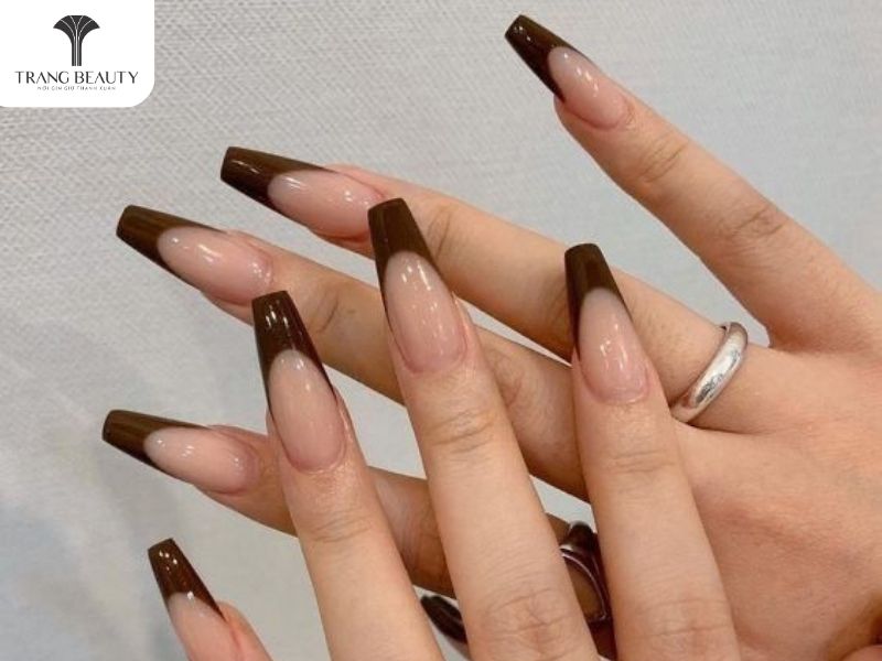 Nail đẹp cho móng dài màu nâu