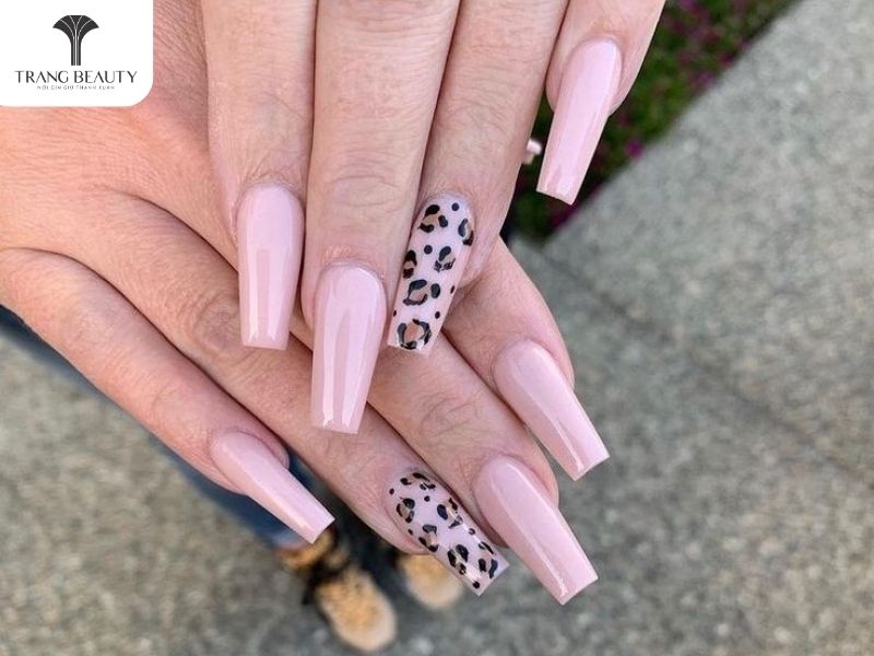 Nail màu da báo quyến rũ cho móng dài 