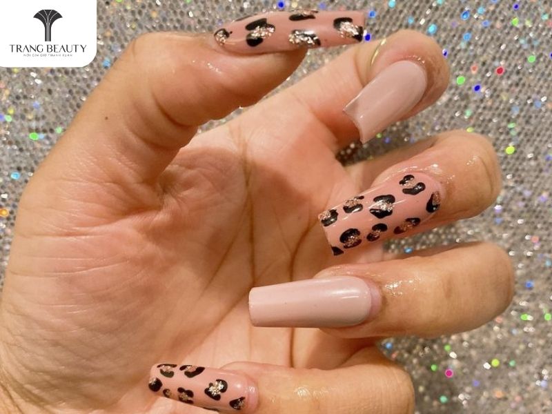 Nail màu da báo quyến rũ cho móng dài 