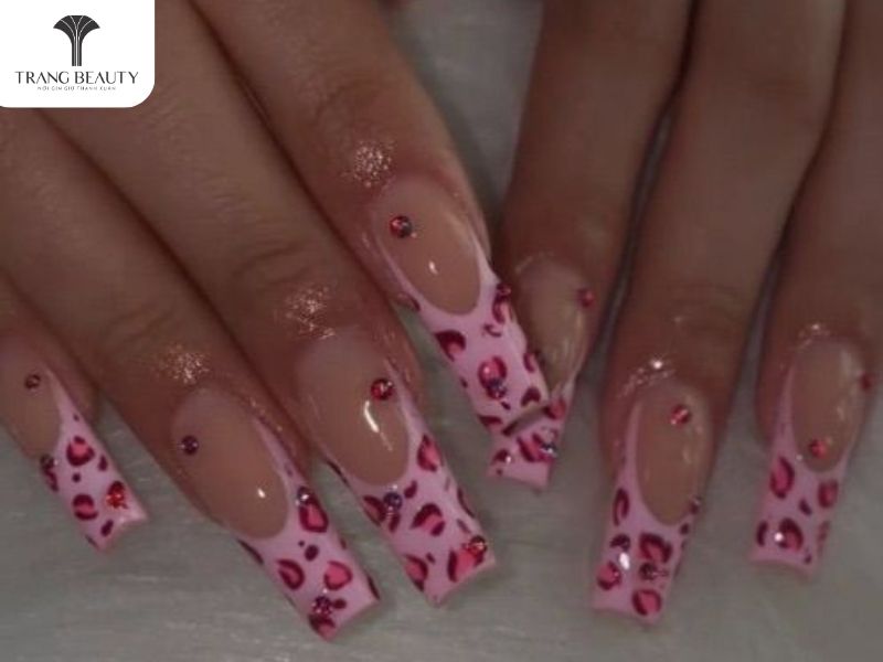 Nail màu da báo quyến rũ cho móng dài 
