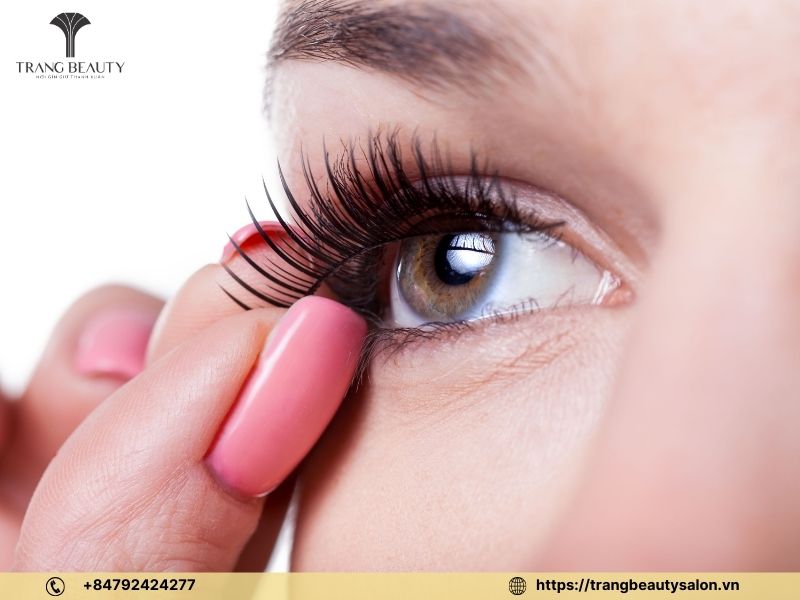 Có Nên Nối Mi Không? Giải Đáp Chi Tiết Từ A-Z | Trang Beauty 4 Nối mi có thể bị rụng mi thật