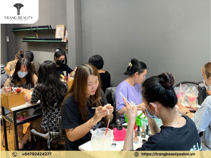 Học nail ở đâu tốt quận 1? Top 9 địa chỉ học nail uy tín nhất Quận 1, TP. HCM 17 Kolour Beauty Academy cung cấp một môi trường học tập chuyên nghiệp