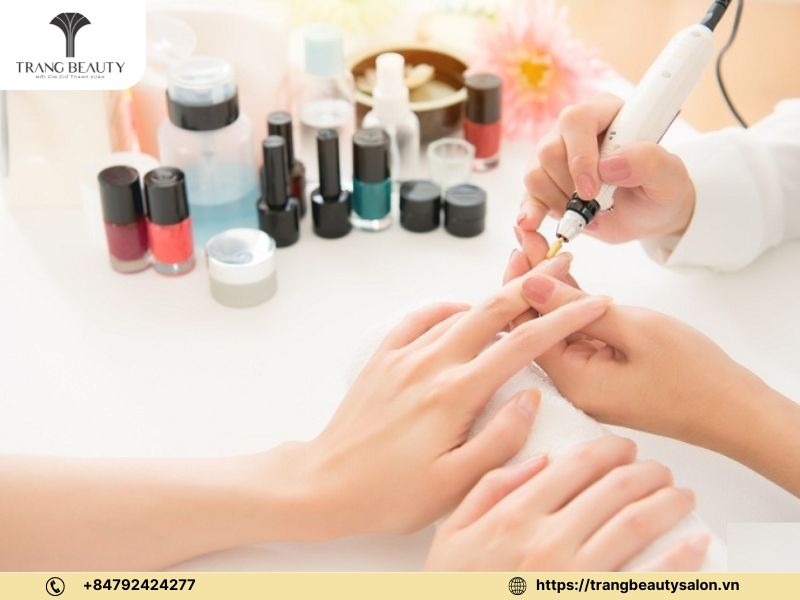 Làm thế nào để trở thành giáo viên dạy nail chuyên nghiệp? Kỹ năng và kinh nghiệm cần thiết 3 Người giáo viên phải đảm bảo kiến thức và kỹ năng chuyên môn cao