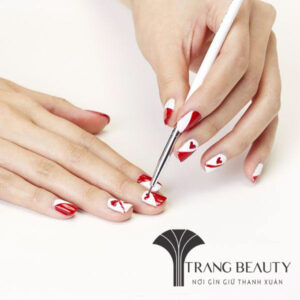 hinh trai tim do tuoi tren nen trang