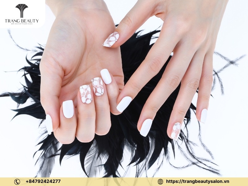 Nail Hoài Trung được trang bị cơ sở vật chất và thiết bị hiện đại