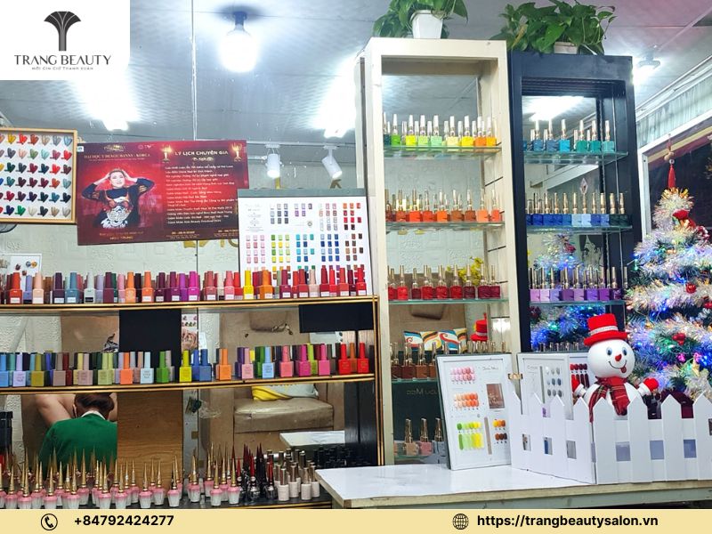 Nail Hoài Trung nổi bật với chương trình đào tạo nail chuyên sâu và bài bản