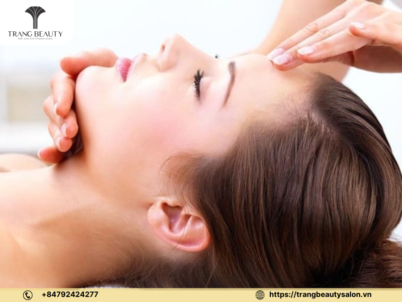 Khóa Học Gội Đầu Chuyên Nghiệp: Dạy Nghề Gội Đầu Massage 6 Học kỹ thuật massage đầu tại Trang Beauty