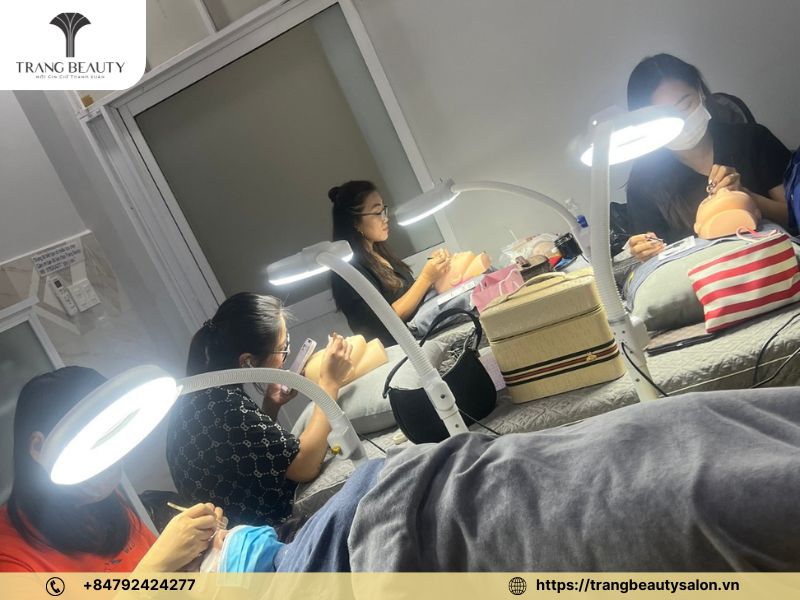 Top 5 địa chỉ dạy nối mi tại quận Bình Tân chất lượng nhất 2 Trang Beauty Salon - Địa chỉ dạy nối mi rẻ, chất lượng cao tại Bình Tân