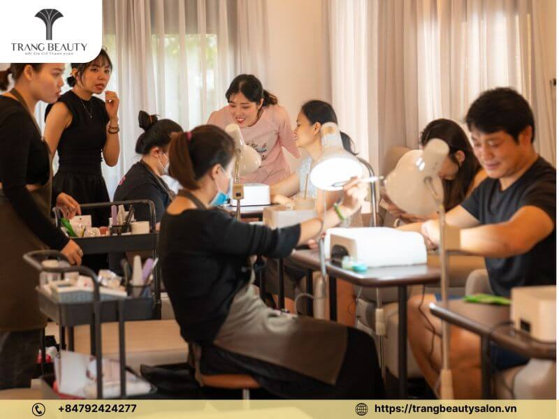 Học nối mi ở đâu tốt quận 2, TP. HCM ? Top 10 địa chỉ mà các nàng nên tham khảo 8 Trung tâm dạy nối mi tốt ở quận 2, tập trung chủ yếu vào phong cách Nhật, Hàn