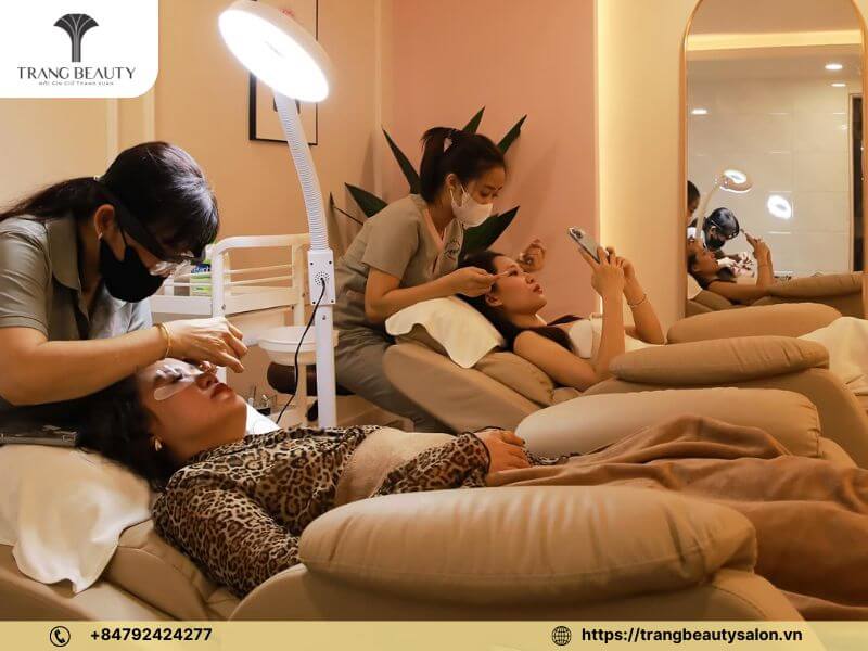 Học nối mi ở đâu tốt quận 2, TP. HCM ? Top 10 địa chỉ mà các nàng nên tham khảo 12 Maria Nail House cung cấp môi trường học tập lý tưởng cho học viên nối mi