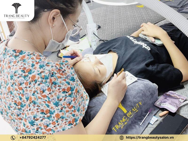 Học nối mi ở đâu tốt quận 2, TP. HCM ? Top 10 địa chỉ mà các nàng nên tham khảo 2 Trung tâm dạy nghề mi Trang Beauty nhận được sự tin tưởng của đông đảo học viên
