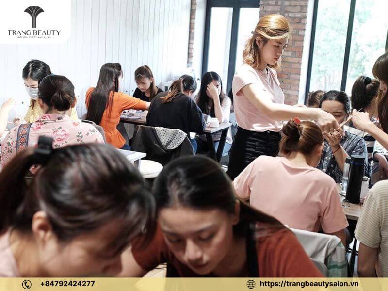 Top 10 Địa Điểm Học Nối Mi Quận 7 Uy Tín, Ra Nghề Nhanh Chóng 4 Học nối mi phong cách Hàn Quốc tại MH The Beauty Lab Quận 7