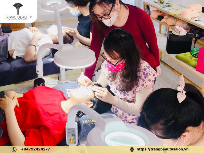 Top 10 Địa Điểm Học Nối Mi Quận 7 Uy Tín, Ra Nghề Nhanh Chóng 2 Học nối mi ở Trang Beauty Salon Quận 7