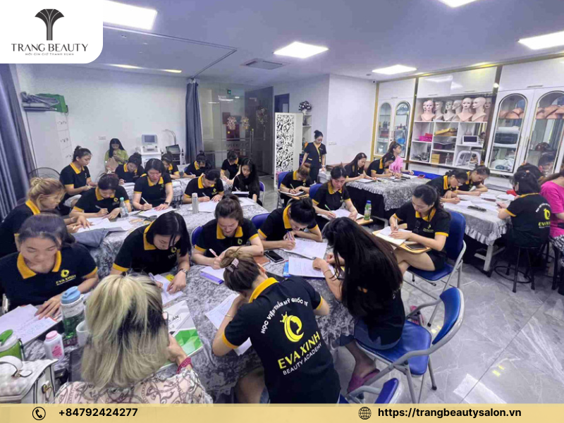 Khám phá 10+ trung tâm đào tạo nối mi chuẩn quốc tế uy tín nhất 11 Eva Xinh Academy cung cấp chương trình giảng dạy nối mi vô cùng chuyên nghiệp