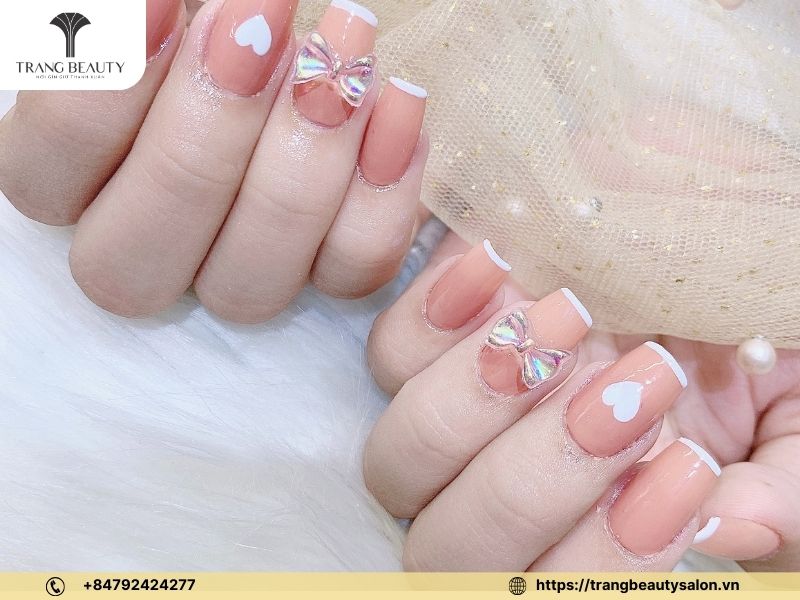 Thiết kế đính đá nhỏ sang trọng