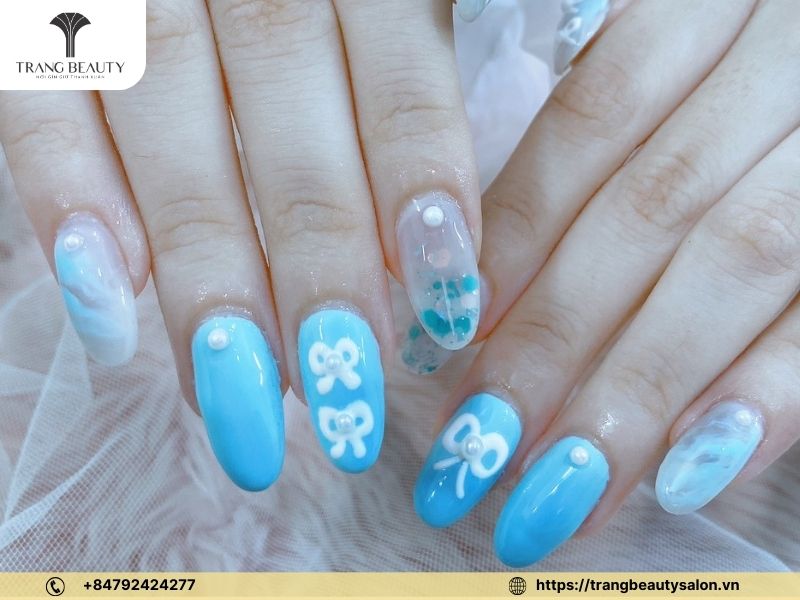 Mẫu nail nhẹ nhàng cộng với chút phóng khoáng