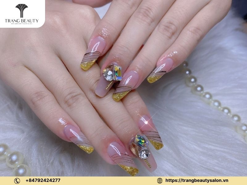 Mẫu nail giúp bàn tay trở nên nổi bật và thu hút hơn