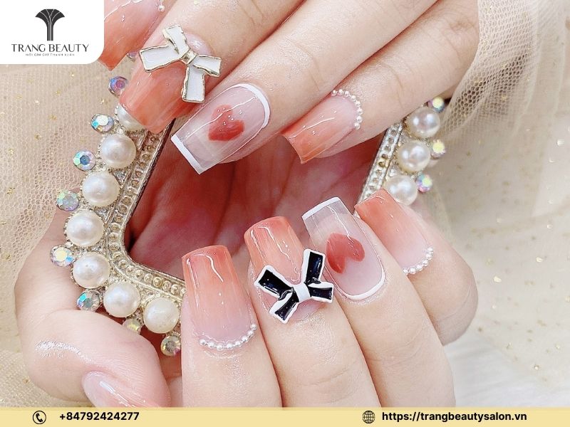 Xu hướng mẫu móng tay đính đá phổ biến
