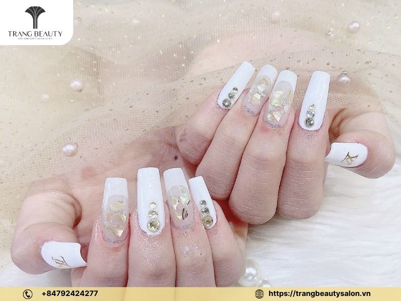 Màu trắng phù hợp với nhiều tông da