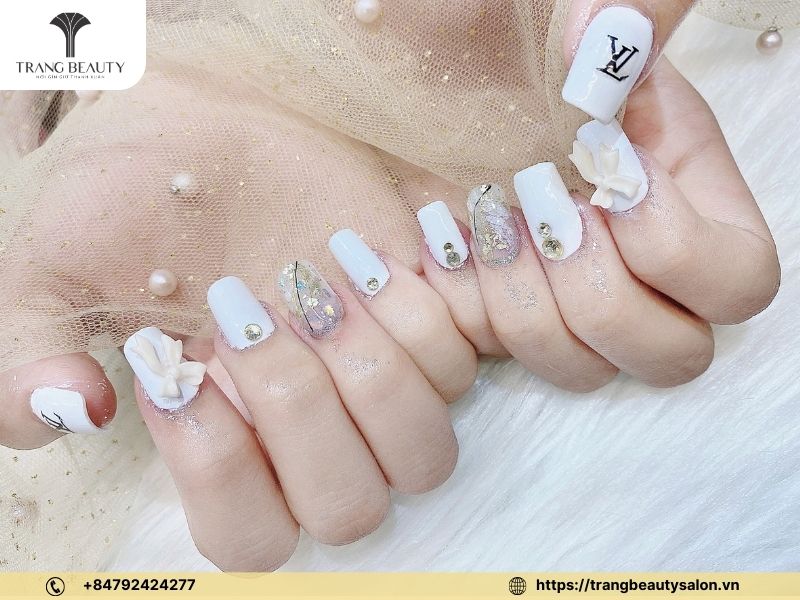 Mẫu nail toát lên nét tinh tế và nữ tính