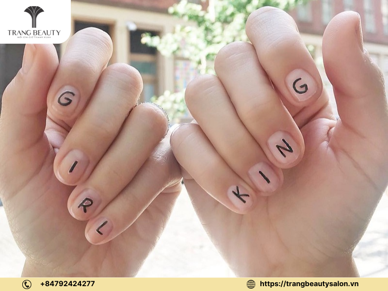 Gợi ý 42+ mẫu nail cho nam giới thịnh hành xu hướng năm 2024 7 Sử dụng các chữ cái trên ngón tay để tạo ra từ có ý nghĩa