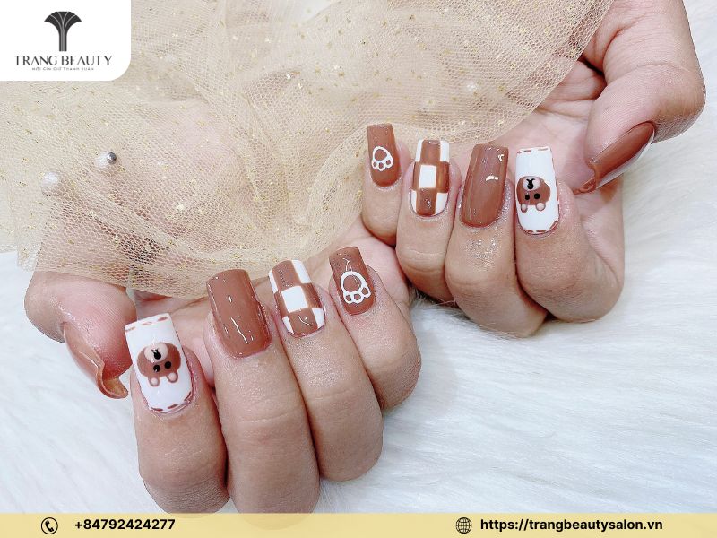 Nail đắp bột họa tiết caro chưa bao giờ hết hot