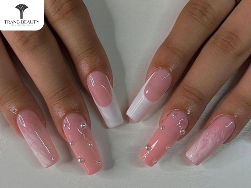 Những mẫu nail đẹp chấm bi đẹp cho móng dài