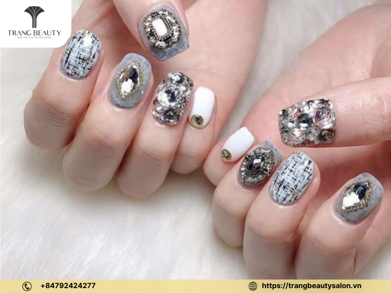 Mẫu nail chụp ảnh cưới đính đá màu xám sang trọng và quyền lực