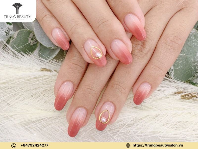Mẫu nail ombre màu hồng giúp cô dâu thêm phần nữ tính