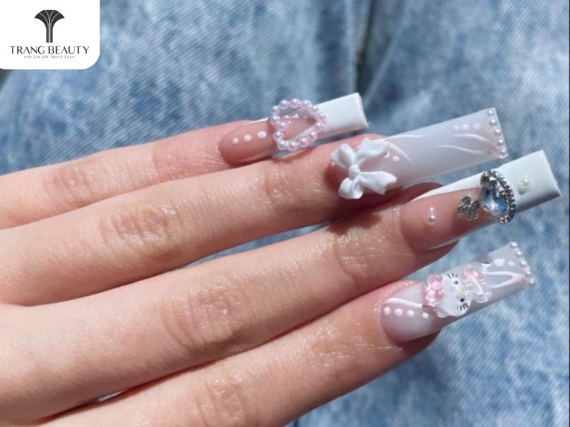 Những mẫu nail đẹp cho móng dài đính ngọc trai 
