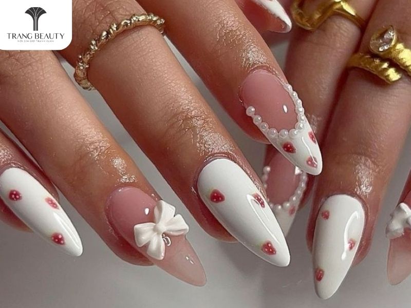 Những mẫu nail đẹp cho móng dài đính ngọc trai 