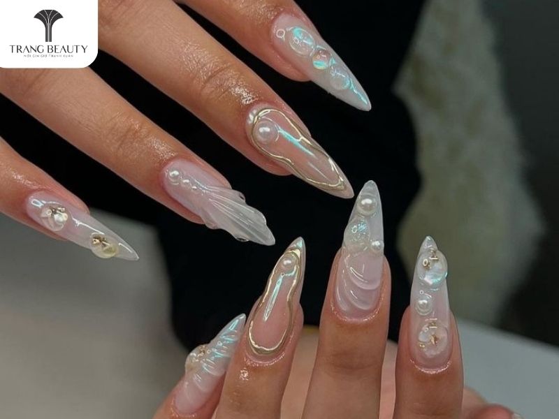 Những mẫu nail đẹp cho móng dài đính ngọc trai 