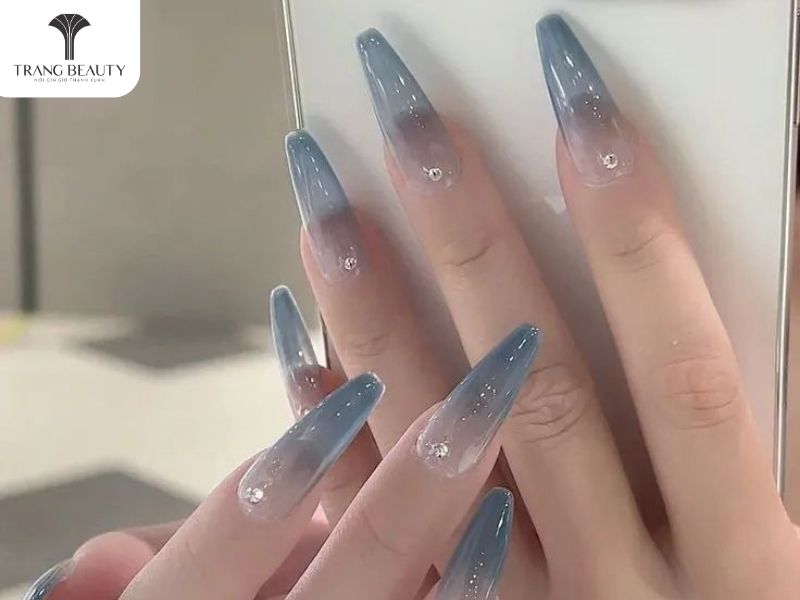 Những mẫu nail đẹp cho móng dài màu omber 