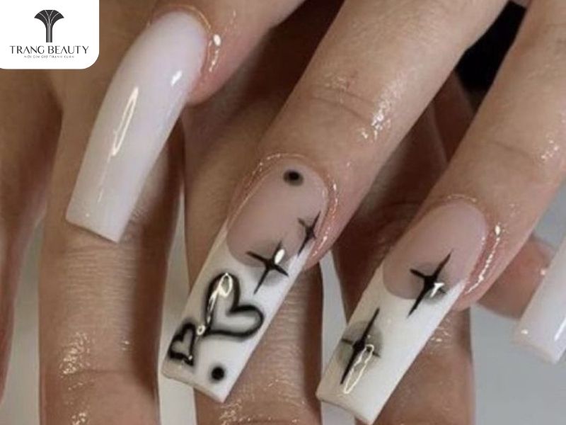 Những mẫu nail đẹp cho móng dài màu trắng 