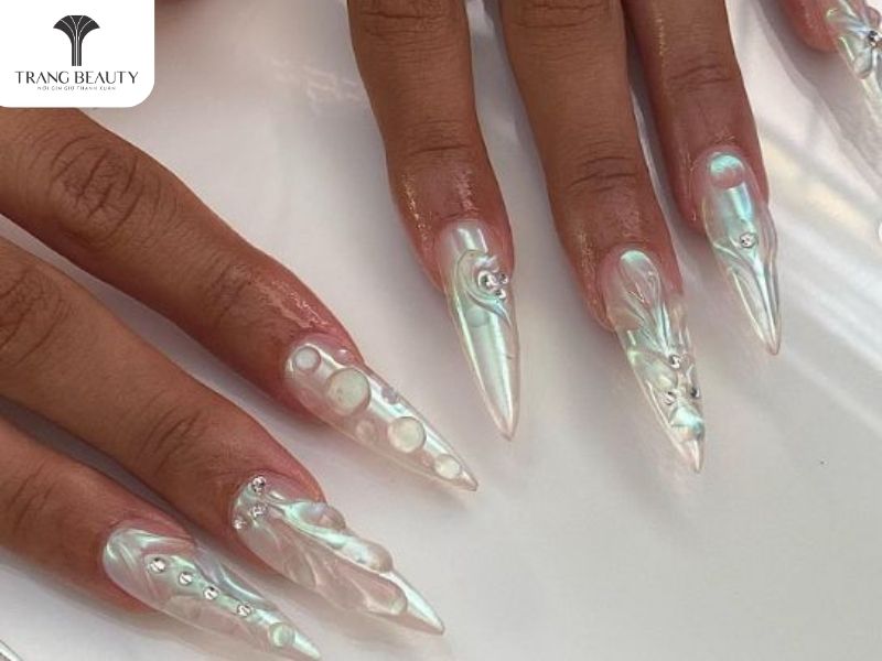 Những mẫu nail đẹp cho móng dài màu trắng 